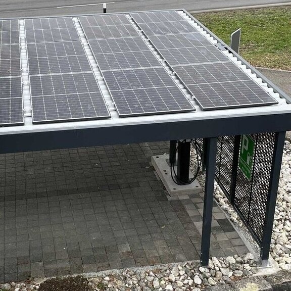 Carport_mit_Solar.jpg